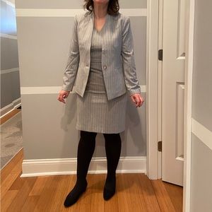 ANN TAYLOR PETITES ONE BUTTON BLAZER 4P